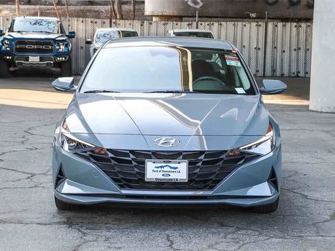 Used 2022 Hyundai Elantra SEL w/ Preferred Accessory Package image 2