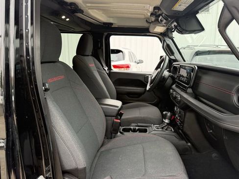 Used 2024 Jeep Wrangler Unlimited Rubicon AWD/4WD image 28