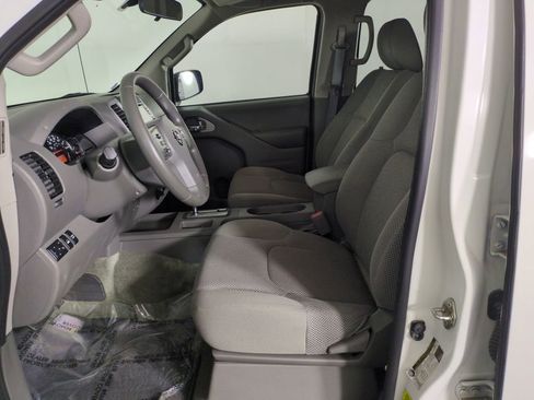 Used 2016 Nissan Frontier SV image 9