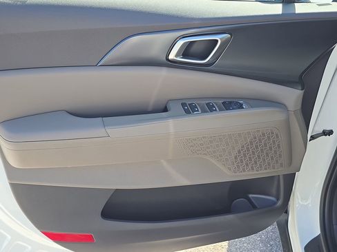 New 2026 Kia Carnival FWD image 18