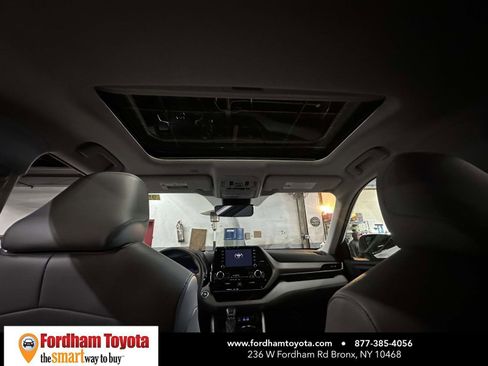 Used 2022 Toyota Highlander XLE image 18