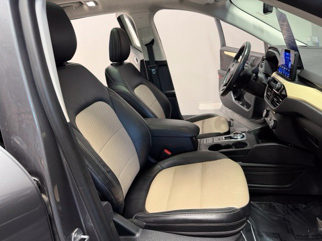 Used 2021 Ford Escape Titanium w/ Titanium Elite Package AWD/4WD image 24