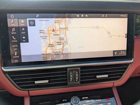 Used 2021 Porsche Cayenne Turbo image 14