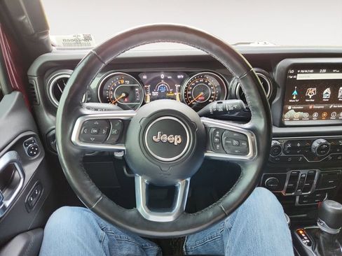 Used 2022 Jeep Wrangler Unlimited Sahara AWD/4WD image 13