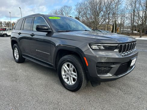 Used 2023 Jeep Grand Cherokee Laredo w/ Luxury Tech Group I image 2