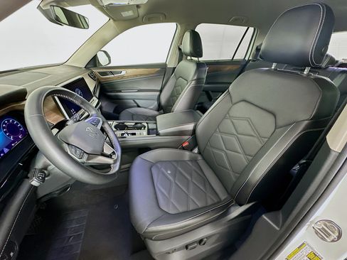 Used 2025 Volkswagen Atlas SE image 13