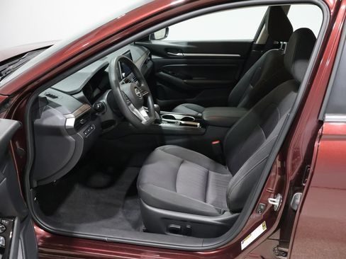 Used 2023 Nissan Altima 2.5 SV FWD image 9