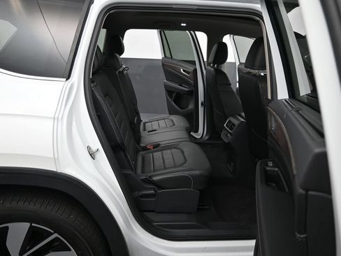 Used 2024 Volkswagen Atlas SEL AWD/4WD image 32