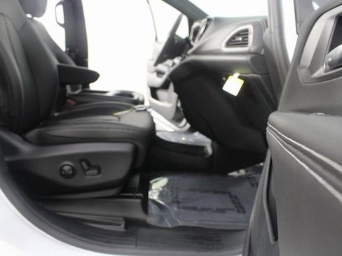 New 2026 Chrysler Pacifica Select image 23
