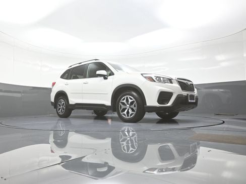 Used 2019 Subaru Forester Premium w/ All-Weather Package AWD/4WD image 9