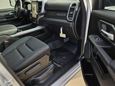 New 2026 RAM 1500 4x4 Crew Cab image 8