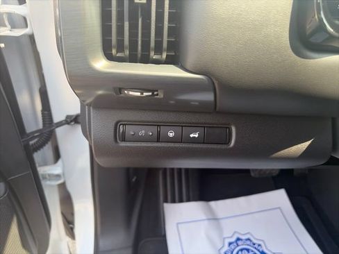 Used 2026 Nissan Pathfinder SL AWD/4WD image 19