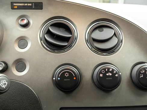 Used 2007 Pontiac Solstice Convertible image 22