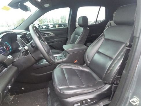 Used 2023 Chevrolet Traverse LT FWD image 30