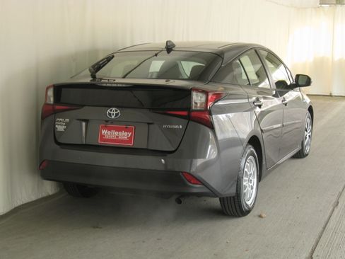 Used 2021 Toyota Prius LE image 6