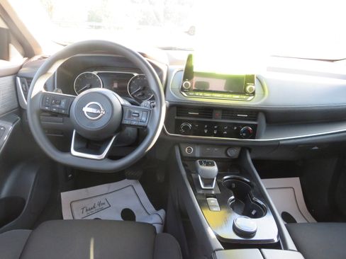 Used 2023 Nissan Rogue S image 12