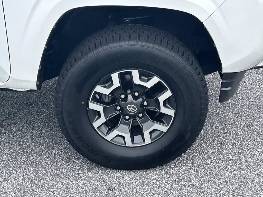 Used 2020 Toyota Tacoma SR5 RWD image 10