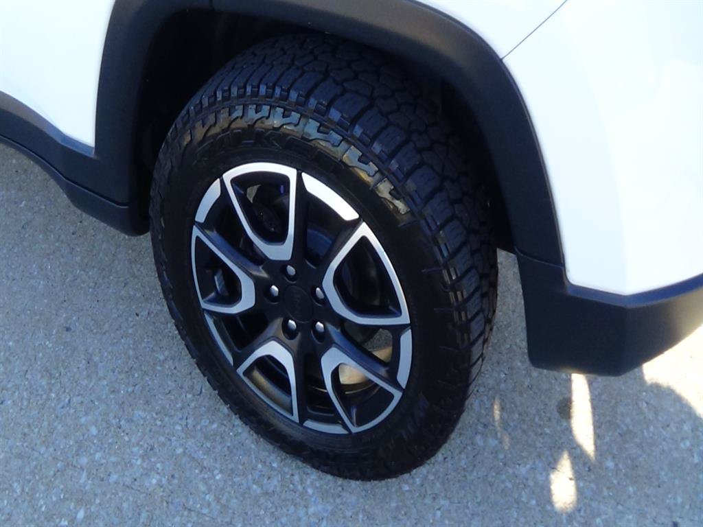 Certified 2024 Jeep Compass Trailhawk w/ Sun and Sound Group AWD/4WD image 9