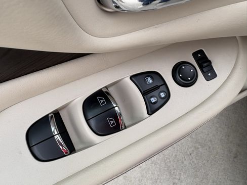Used 2019 Nissan Murano Platinum w/ Cargo Package FWD image 12
