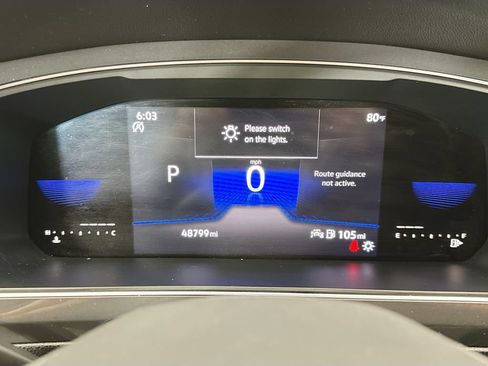Used 2023 Volkswagen Tiguan SE w/ Panoramic Sunroof Package FWD image 33