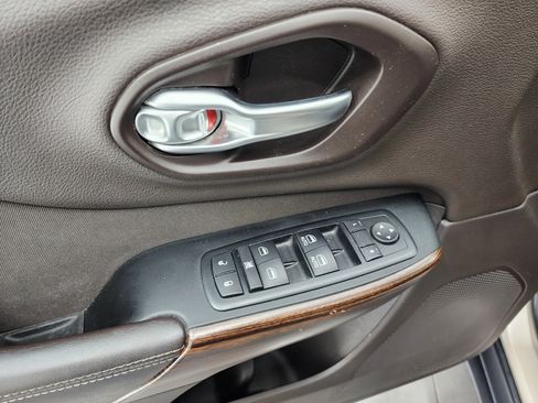 Used 2014 Jeep Cherokee Latitude FWD image 39