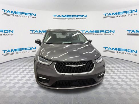Used 2023 Chrysler Pacifica Touring-L FWD image 8