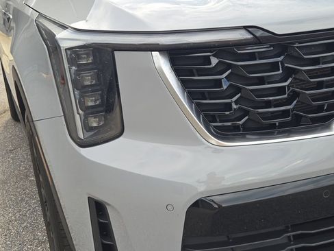 Certified 2025 Kia Sorento S FWD image 7