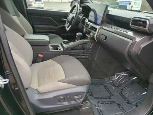 Used 2025 Toyota Tacoma TRD Sport w/ TRD Sport Upgrade Package AWD/4WD image 15