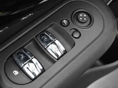 Used 2023 MINI Cooper Clubman S w/ Premium Package image 27