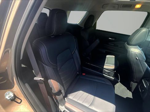Certified 2024 Nissan Pathfinder Platinum AWD/4WD image 23