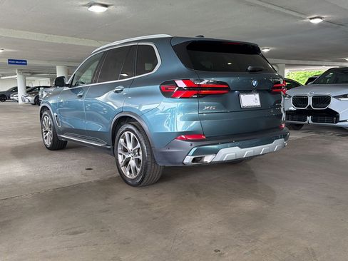 Used 2024 BMW X5 sDrive40i w/ Premium Package RWD image 2
