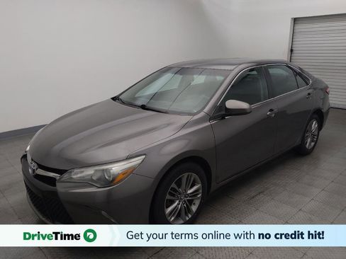 Used 2016 Toyota Camry SE image 1