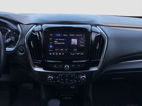 Used 2023 Chevrolet Traverse LT FWD image 16