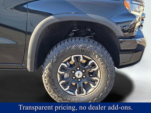 Used 2025 Chevrolet Silverado 1500 ZR2 w/ Technology Package image 33