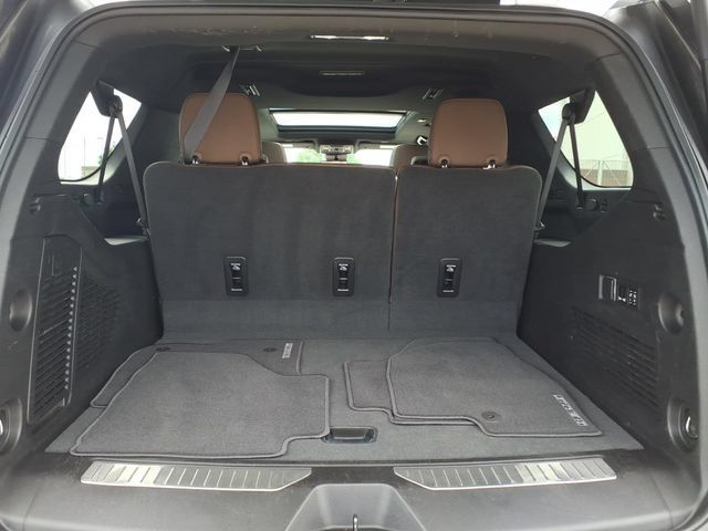 Certified 2023 Chevrolet Suburban High Country AWD/4WD image 7