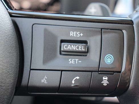 Used 2023 Nissan Pathfinder Platinum image 29