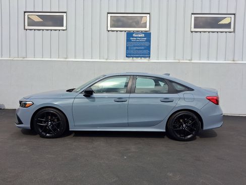 Used 2023 Honda Civic Sport image 2