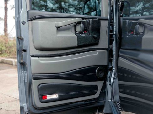 Used 2023 Chevrolet Express 2500 image 37