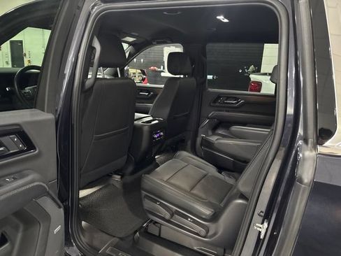 Used 2025 GMC Yukon XL Denali AWD/4WD image 16