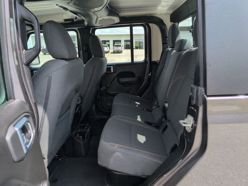 Used 2024 Jeep Gladiator Sport AWD/4WD image 29