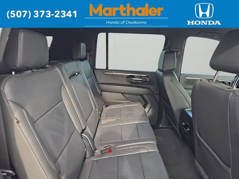 Used 2025 Chevrolet Suburban Z71 AWD/4WD image 16
