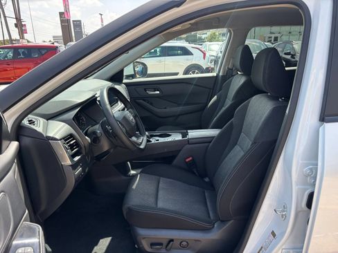 Used 2026 Nissan Rogue SV FWD image 29