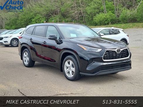 Used 2023 Toyota Highlander L FWD image 7