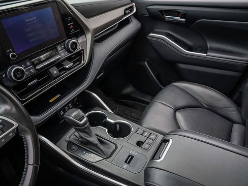 Used 2023 Toyota Highlander XLE image 27