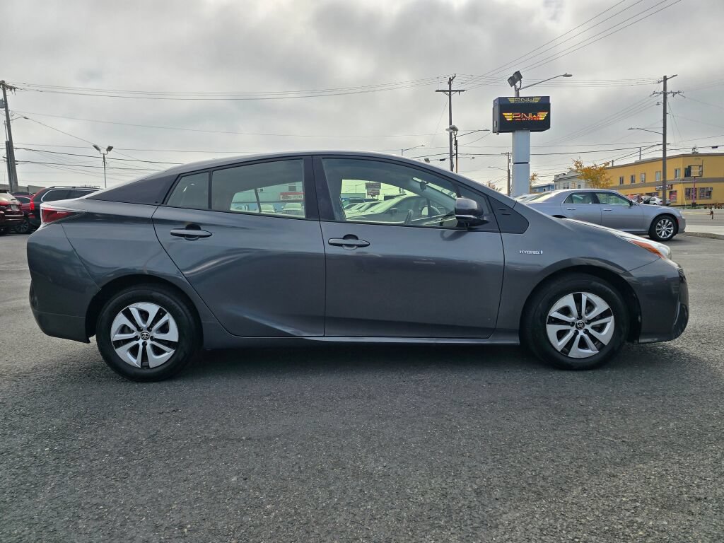 Used 2017 Toyota Prius Two FWD image 5