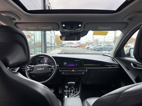 Used 2023 Kia Niro SX Touring image 13