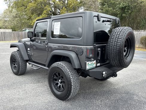 Used 2018 Jeep Wrangler Sport AWD/4WD image 3