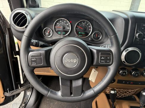 Used 2013 Jeep Wrangler Unlimited Sahara image 4