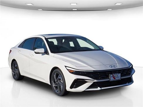 New 2025 Hyundai Elantra Limited image 13