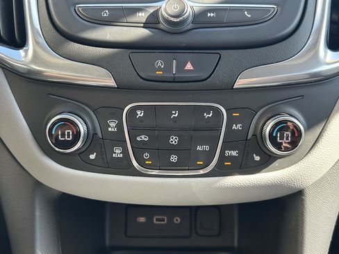 Used 2022 Chevrolet Equinox LT w/ Driver Convenience Package AWD/4WD image 29